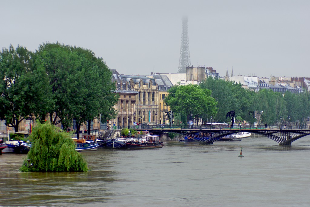 Photographie crue de la Seine à Paris
